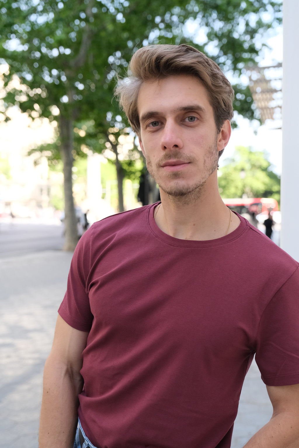 Camiseta Slim Fit Algodão Egípcio Bordô - retrato externo