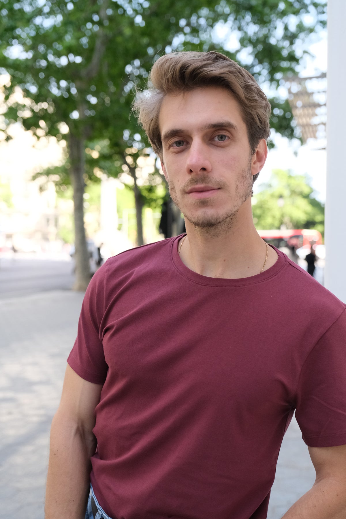 Camiseta Slim Fit Algodão Egípcio Bordô - retrato externo