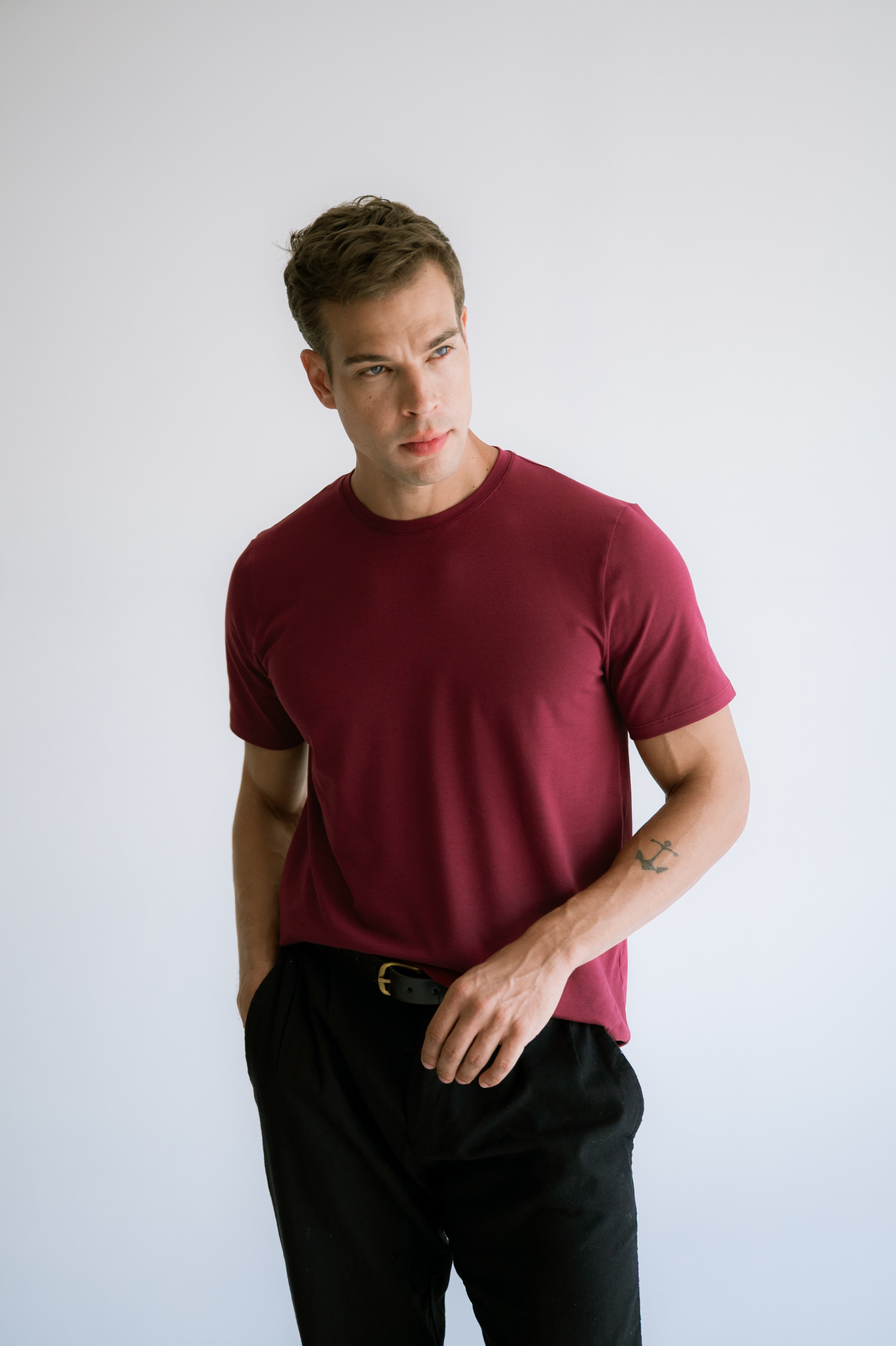 Camiseta Clássica Algodão Egípcio Bordô