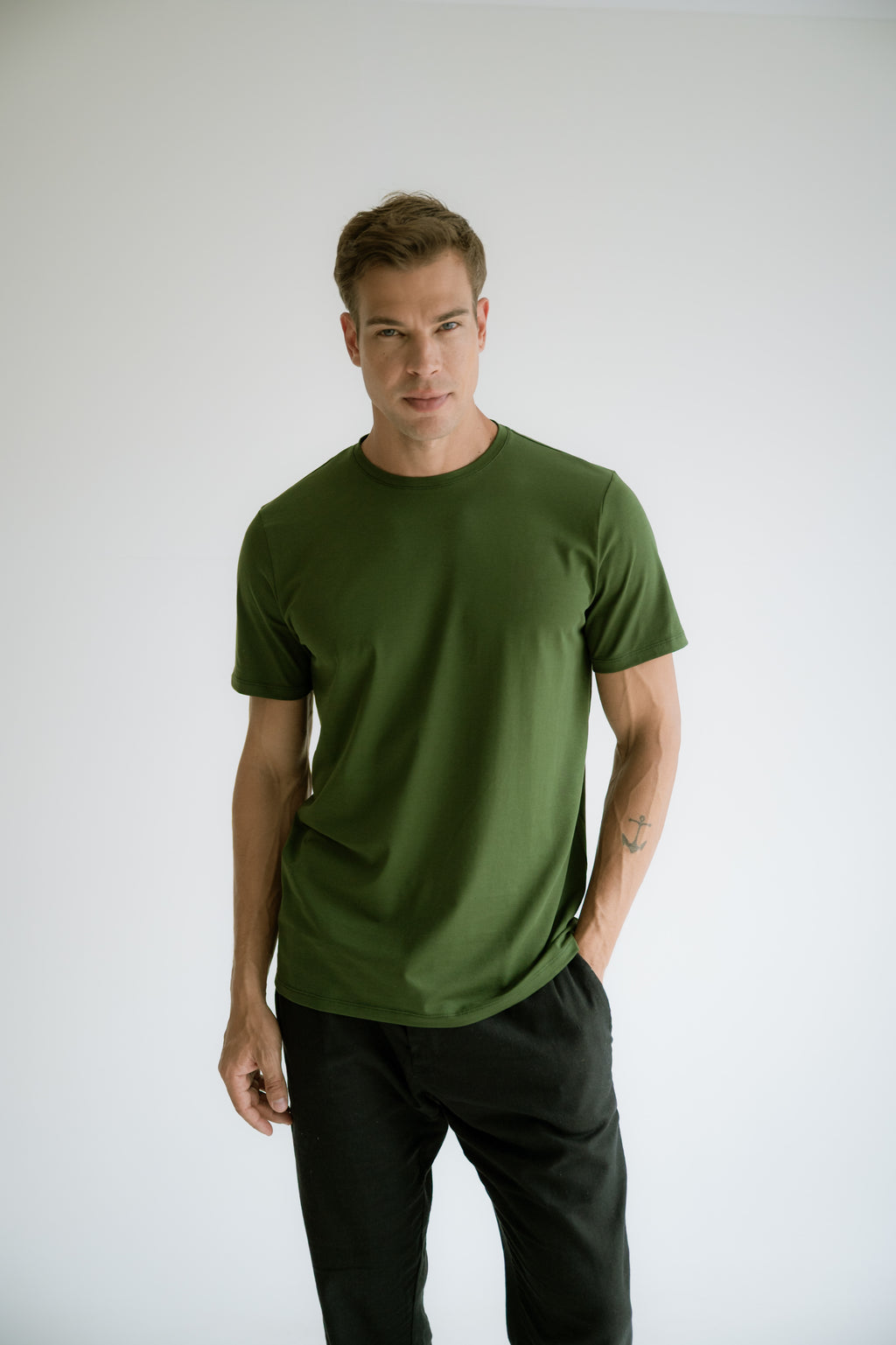 Camiseta Clássica Algodão Egípcio Verde Escuro